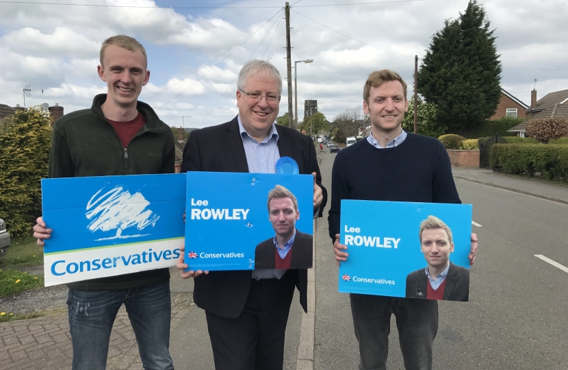Patrick McLoughlin visits North Wingfield to support the Conservative campaign